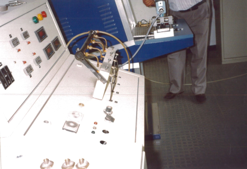 Az ICAT izzítógyertya gyár egy gépe (1993.)