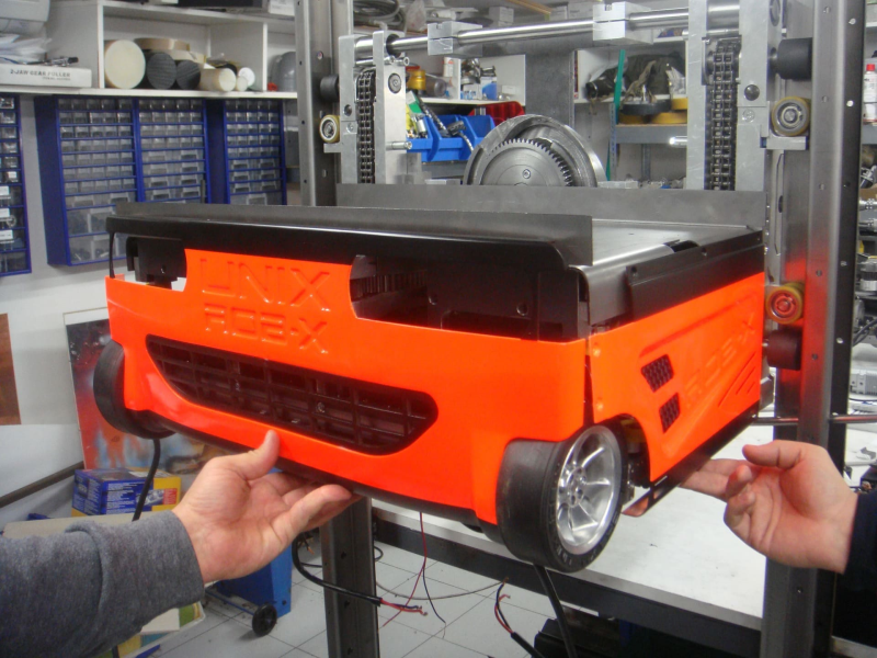 Még a saját garázsomban barkácsolt első Rob-X ládaszállító és emelő robot kocsi (2009.)